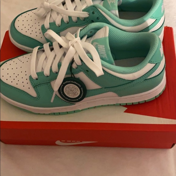 Is a brand new authentic shoes!!! Size 6.5 for woman’s - Picture 7 of 8